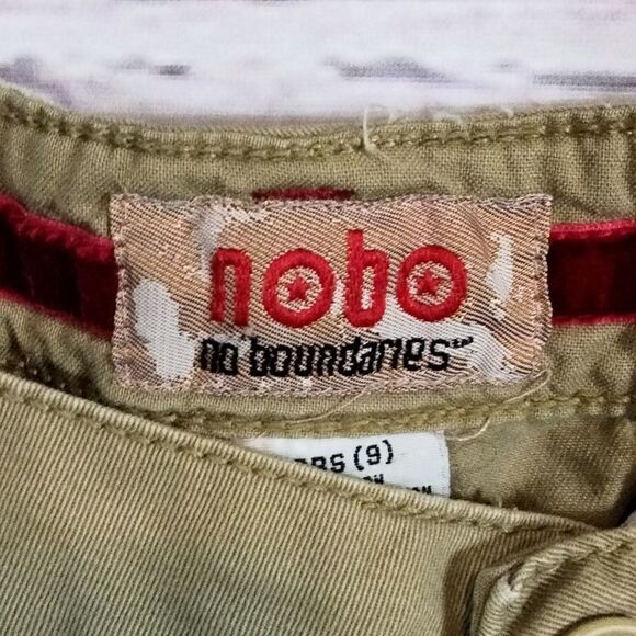 "No Boundaries" woman's capris  - Picture 5 of 7
